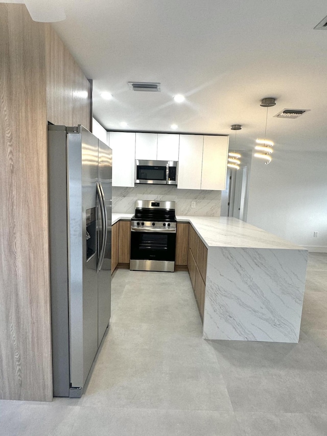 790 Sarazen Dr, West Palm Beach, FL 33413 - kitchen featuring stainless steel appliances, modern cabinets, a peninsula, white cabinets, and decorative light fixtures