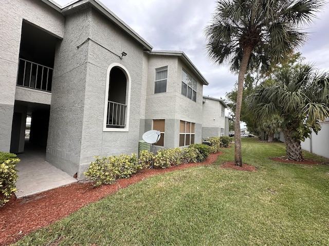 1401 Village Blvd Unit 1914, West Palm Beach, FL 33409 - view of side of property featuring a yard and stucco siding