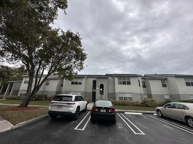 1401 Village Blvd Unit 1914, West Palm Beach, FL 33409 - view of front of property featuring uncovered parking