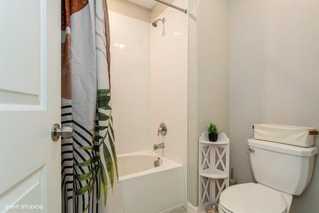 5126 Dandelion St, Apollo Beach, FL 33572 - full bath with shower / tub combo with curtain and toilet