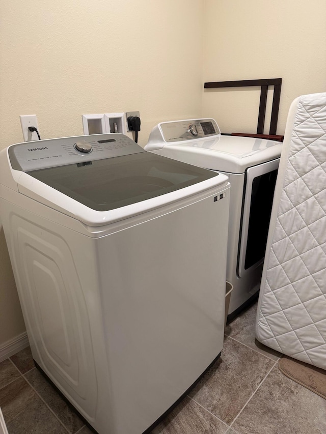 2313 SW Neal Rd, Port Saint Lucie, FL 34953 - laundry room featuring washing machine and clothes dryer and tile patterned floors