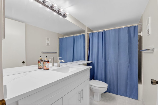 5574 Witney Dr Unit 104, Delray Beach, FL 33484 - full bath featuring vanity and shower / bath combo with shower curtain