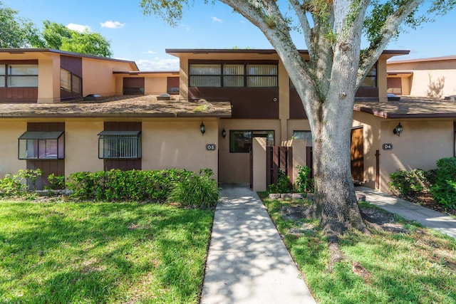 7670 NW 79th Ave Unit O3, Tamarac, FL 33321 - view of front facade featuring stucco siding and a front lawn