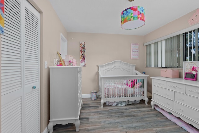 7670 NW 79th Ave Unit O3, Tamarac, FL 33321 - bedroom with wood finished floors, a crib, and a closet