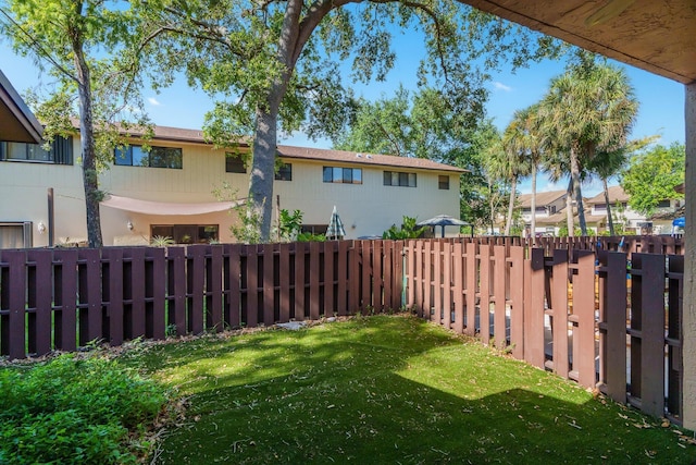 7670 NW 79th Ave Unit O3, Tamarac, FL 33321 - fenced backyard featuring a residential view