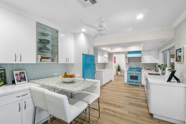 881 Elderberry Way, Boca Raton, FL 33486 - kitchen with high end stove, fridge, crown molding, decorative backsplash, and white cabinetry