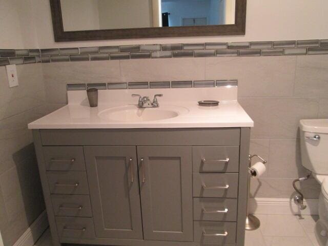 14572 Canalview Dr Unit C, Delray Beach, FL 33484 - bathroom featuring vanity, tile walls, and tile patterned flooring