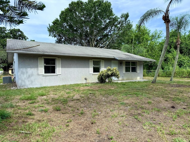 2564 Navajo Ave, Fort Pierce, FL 34946 - view of front facade featuring stucco siding
