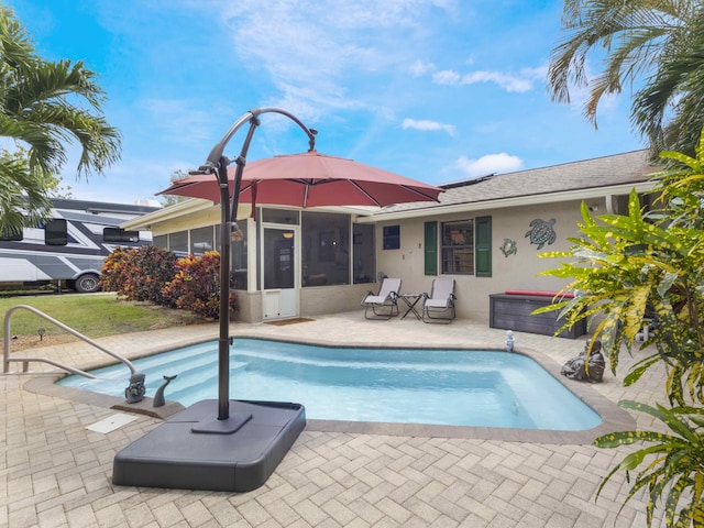 1155 Woodcrest Rd W, West Palm Beach, FL 33417 - swimming pool featuring a sunroom and a patio area