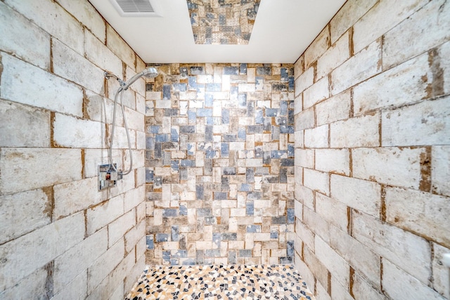 1819 SW Crane Crk, Palm City, FL 34990 - bathroom featuring a tile shower