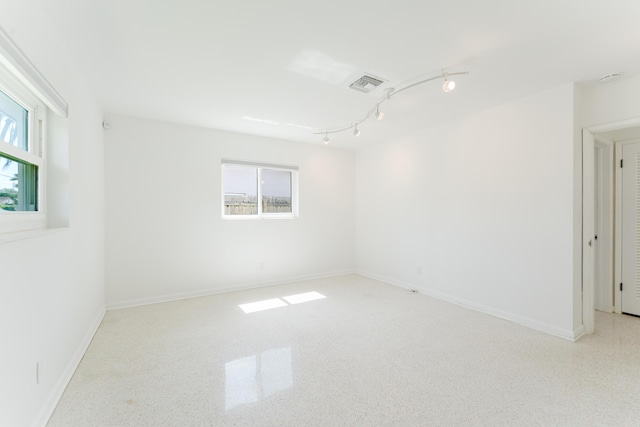 450 NE 38th St, Boca Raton, FL 33431 - empty room with speckle patterned floor