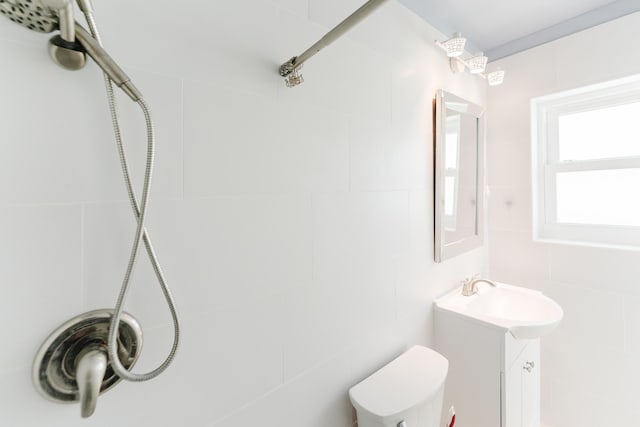 450 NE 38th St, Boca Raton, FL 33431 - full bathroom featuring tiled shower, vanity, and tile walls