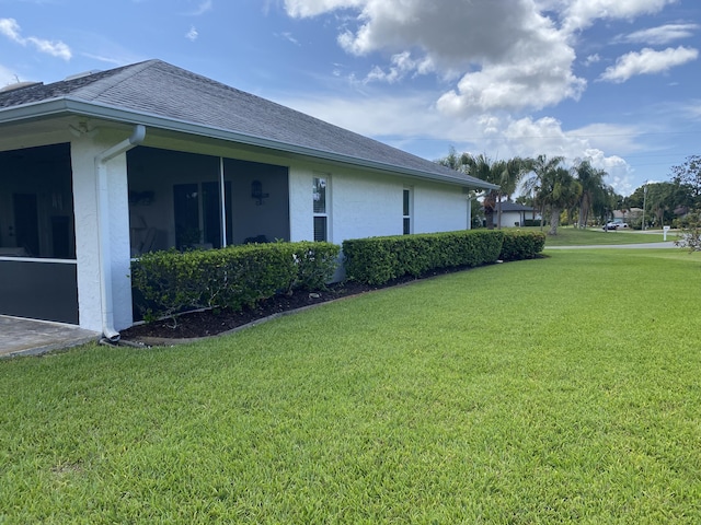 3053 SE Darien Rd, Port Saint Lucie, FL 34952 - view of side of home featuring a yard, roof with shingles, and stucco siding