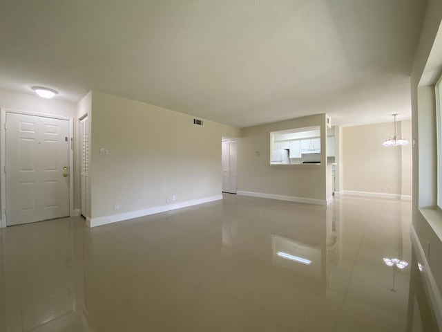 815 W Boynton Beach Blvd Unit 7-102, Boynton Beach, FL 33426 - tiled spare room featuring a chandelier and baseboards