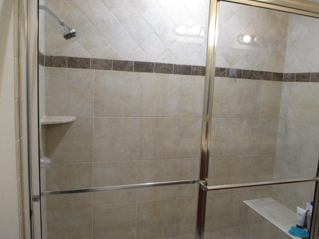 6314 Water Lilly Ln, Boynton Beach, FL 33437 - bathroom with tiled shower