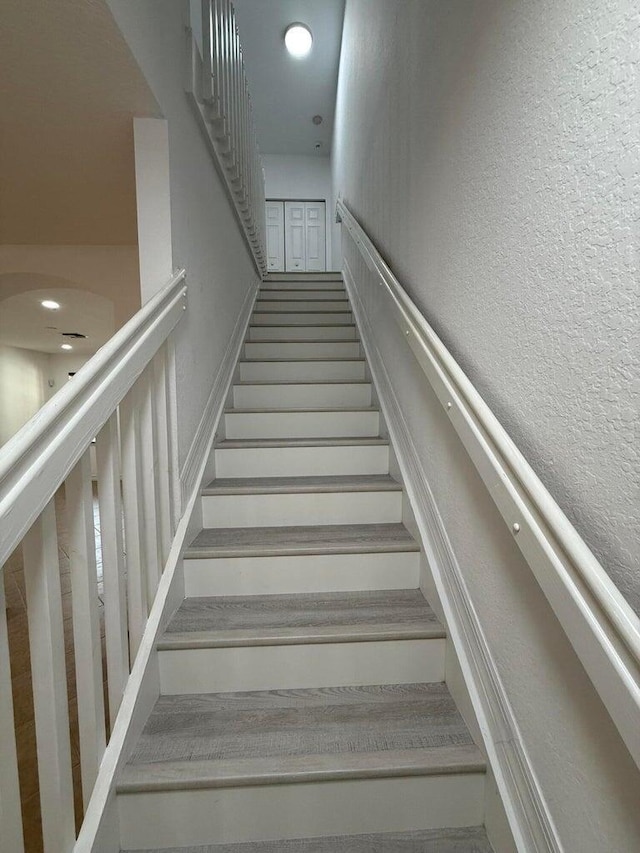108 W Pigeon Plum Dr W Unit 102, Jupiter, FL 33458 - stairs featuring a textured wall and arched walkways