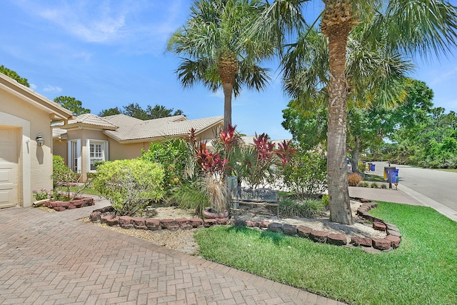 3611 NW Willow Creek Dr, Jensen Beach, FL 34957 - view of front of property featuring stucco siding and a tile roof
