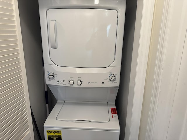 639 38th St, West Palm Beach, FL 33407 - washroom featuring estacked washer and dryer