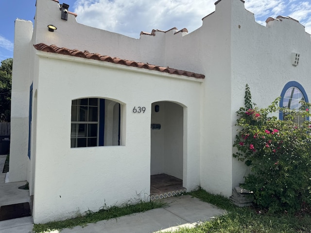 639 38th St, West Palm Beach, FL 33407 - view of front of property featuring stucco siding and a tiled roof