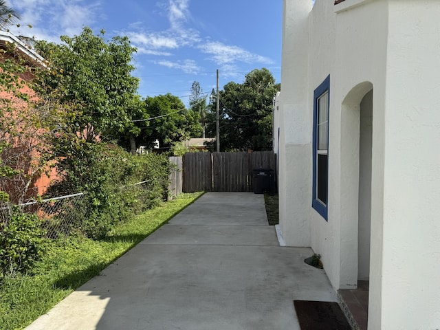 639 38th St, West Palm Beach, FL 33407 - view of patio / terrace