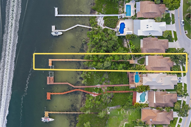 348 River Edge Rd, Jupiter, FL 33477 - aerial view of property's location with a large body of water and property boundaries highlighted
