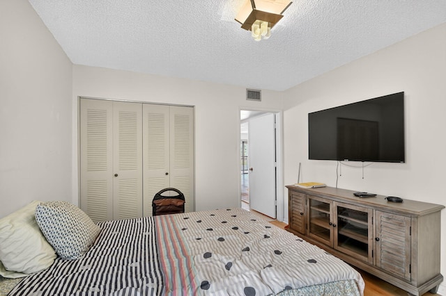 7290 Ashford Pl Unit 201, Delray Beach, FL 33446 - bedroom featuring a closet, a textured ceiling, and wood finished floors