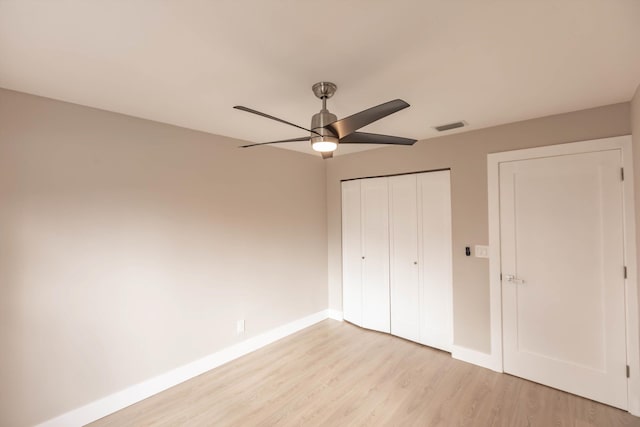 8008 Red Reef Ln, Boynton Beach, FL 33436 - unfurnished bedroom with light wood-type flooring, a closet, and a ceiling fan