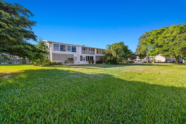 310 Farnham M Unit 310, Deerfield Beach, FL 33442 - view of green lawn