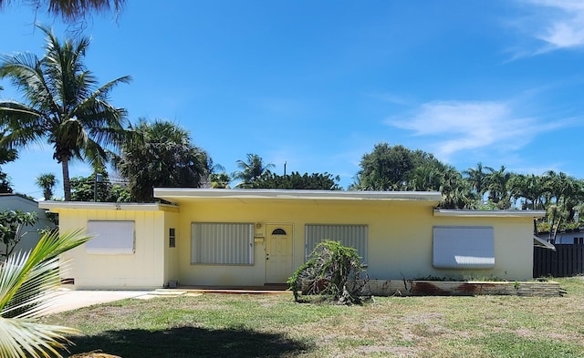 2585 Conroy Dr, North Palm Beach, FL 33403 - view of front of home with a front yard
