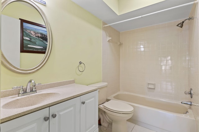 5623 SE Foxcross Pl, Stuart, FL 34997 - full bath featuring washtub / shower combination, vanity, and tile patterned flooring