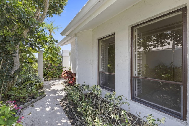5623 SE Foxcross Pl, Stuart, FL 34997 - view of side of home with stucco siding