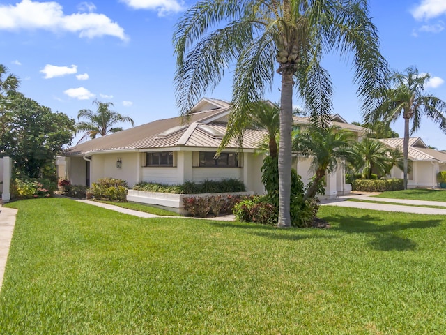 5623 SE Foxcross Pl, Stuart, FL 34997 - single story home featuring stucco siding, concrete driveway, an attached garage, and a front lawn