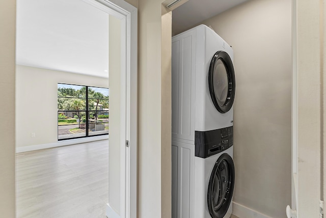 23 Stratford Dr Unit H, Boynton Beach, FL 33436 - washroom featuring estacked washer and dryer and light wood finished floors