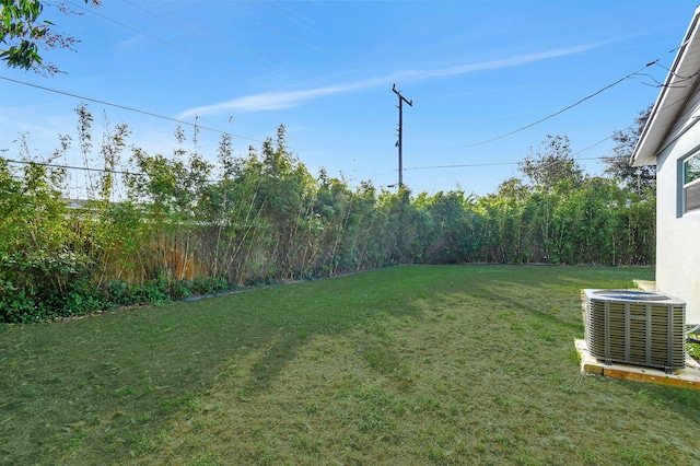 1446 W Perry St, Lantana, FL 33462 - view of green lawn