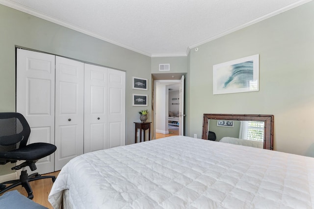 2218 Tuscany Way, Boynton Beach, FL 33435 - bedroom featuring wood finished floors, crown molding, a closet, and a textured ceiling