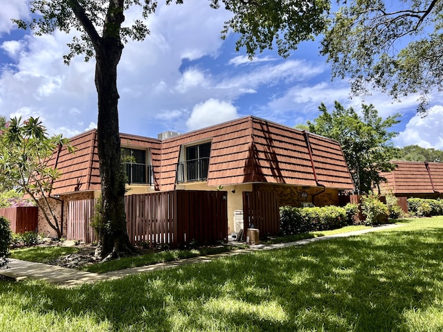1535 Masters Cir Unit 148, Delray Beach, FL 33445 - view of home's exterior with mansard roof