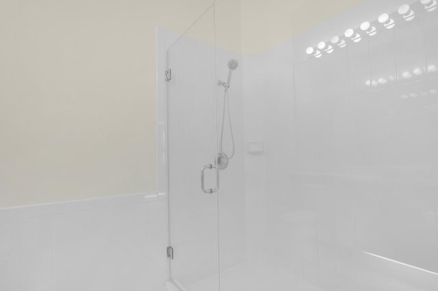 8851 Oldham Way, Palm Beach Gardens, FL 33412 - bathroom featuring a shower stall