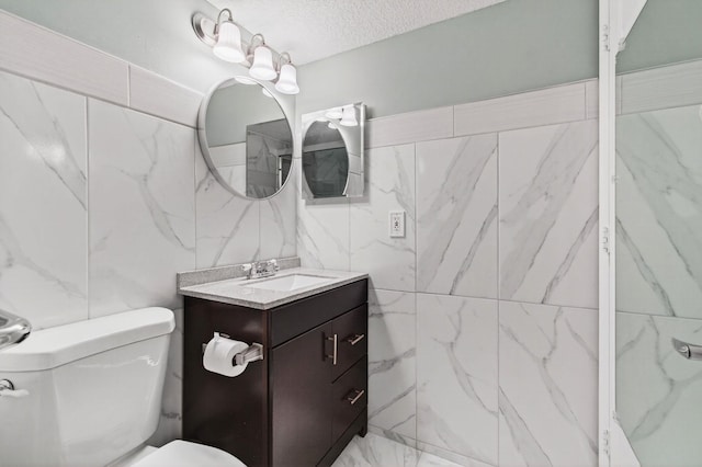 16 Willowbrook Ln Unit 102, Delray Beach, FL 33446 - bathroom with vanity, tile walls, and a textured ceiling