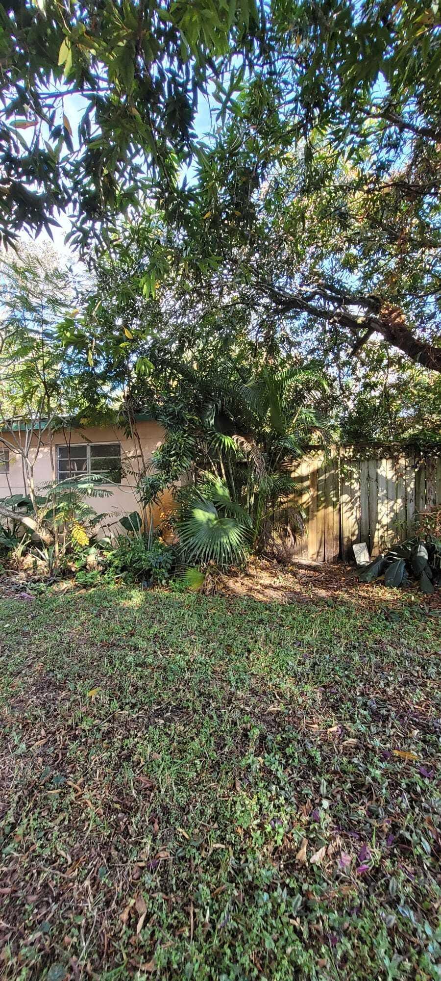 812 Garden Ct, Plantation, FL 33317 - view of yard with a patio area