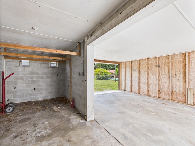 810 SE 13th St, Okeechobee, FL 34974 - garage with concrete block wall