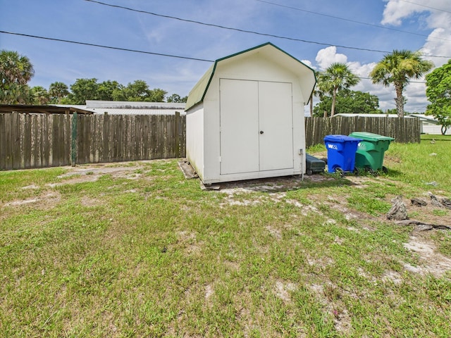 810 SE 13th St, Okeechobee, FL 34974 - view of shed with a fenced backyard
