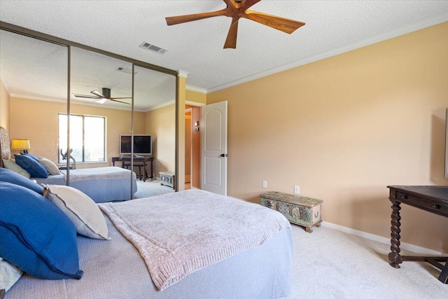 2646 Mohawk Cir, West Palm Beach, FL 33409 - bedroom with carpet flooring, a closet, ornamental molding, a textured ceiling, and ceiling fan