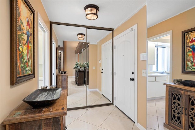 2646 Mohawk Cir, West Palm Beach, FL 33409 - entrance foyer featuring light tile patterned floors and baseboards