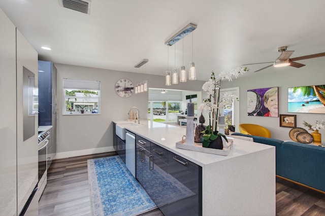 1170 S Drive Cir Unit B, Delray Beach, FL 33445 - kitchen featuring dark wood finished floors, open floor plan, plenty of natural light, and a peninsula