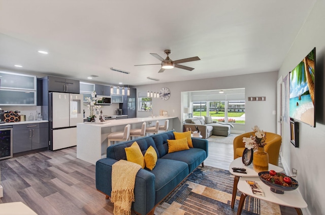 1170 S Drive Cir Unit B, Delray Beach, FL 33445 - living room with wood finished floors, bar area, beverage cooler, a ceiling fan, and recessed lighting