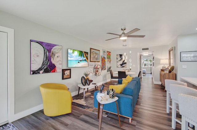 1170 S Drive Cir Unit B, Delray Beach, FL 33445 - living area with wood finished floors and ceiling fan