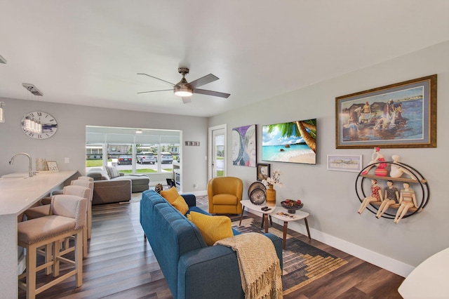 1170 S Drive Cir Unit B, Delray Beach, FL 33445 - living room with wood finished floors and ceiling fan