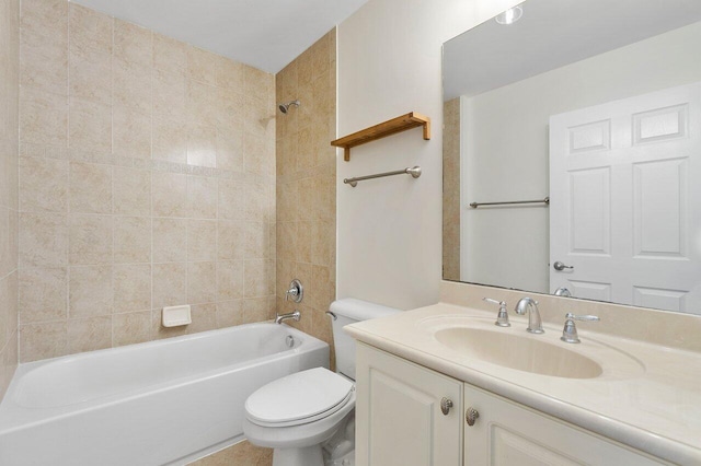 8183 Emerald Winds Cir, Boynton Beach, FL 33473 - full bath featuring vanity and bathtub / shower combination
