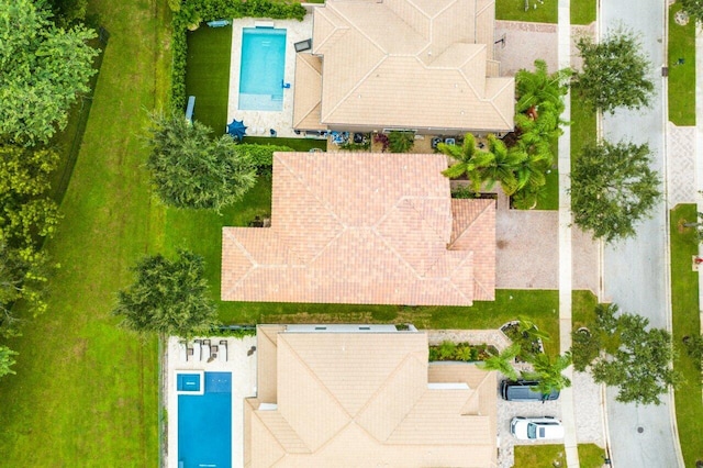8183 Emerald Winds Cir, Boynton Beach, FL 33473 - view from above of property featuring a pool