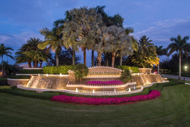 8183 Emerald Winds Cir, Boynton Beach, FL 33473 - view of property's community featuring a lawn